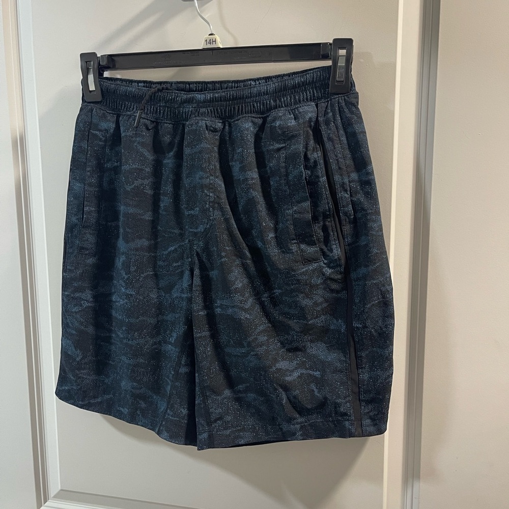 Lululemon Pace Breaker Size Medium Blue and Black Patterned Shorts
